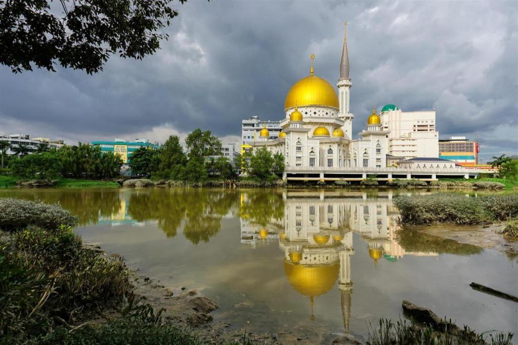 Klang Histana Hotel Buitenkant foto