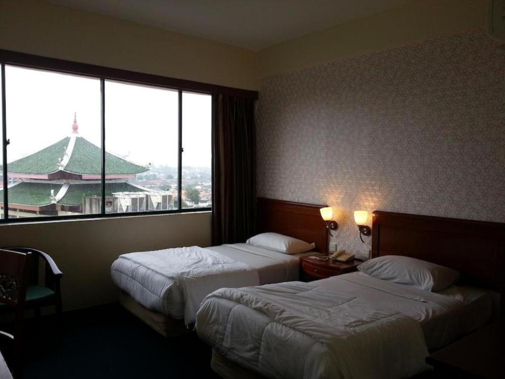 Klang Histana Hotel Buitenkant foto