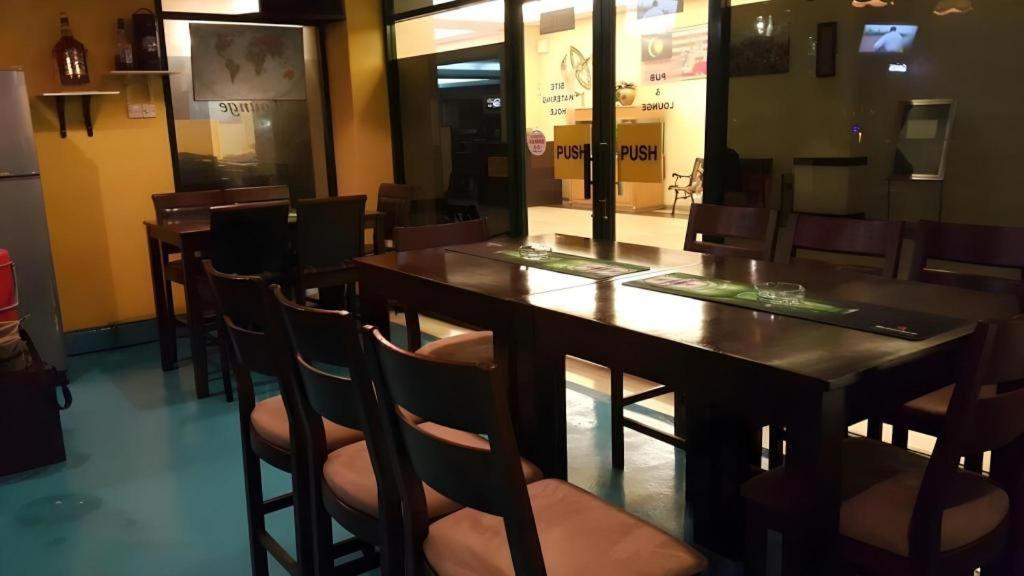 Klang Histana Hotel Buitenkant foto