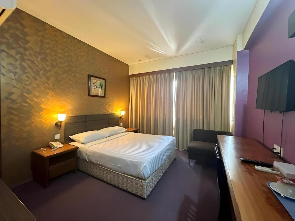 Klang Histana Hotel Buitenkant foto