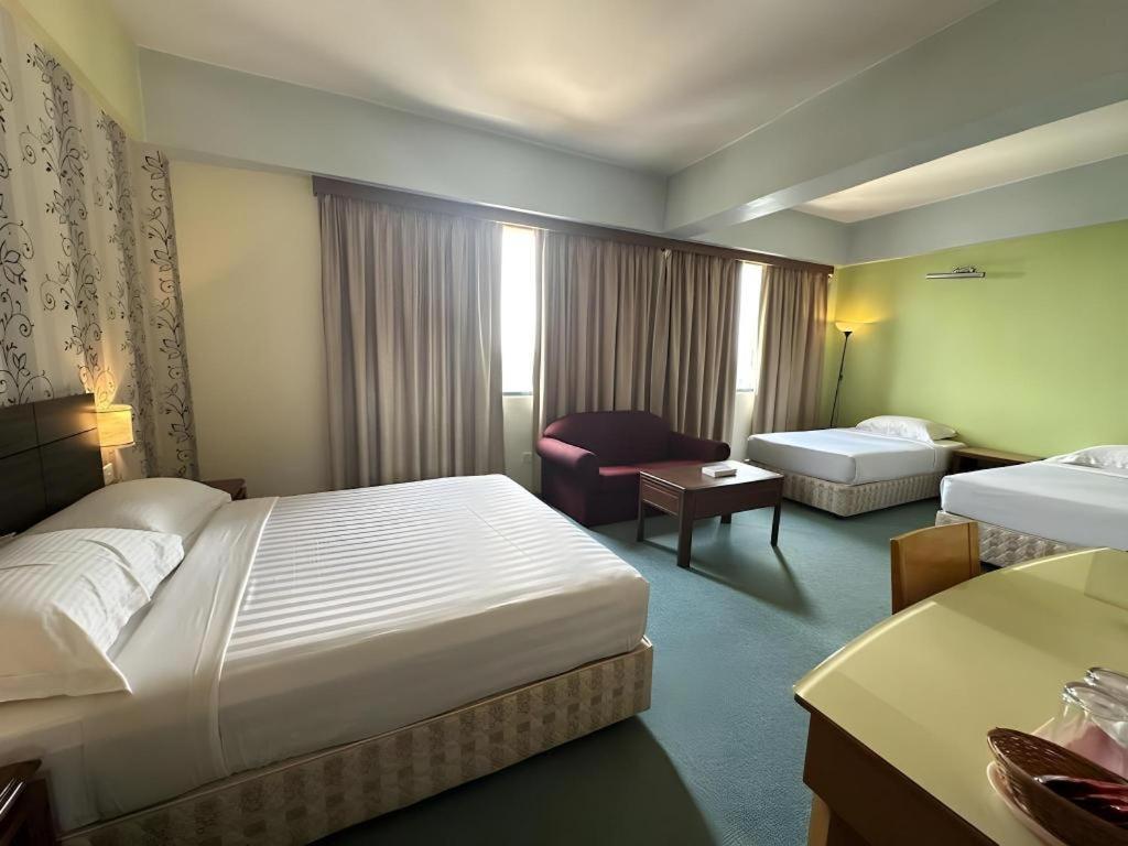 Klang Histana Hotel Buitenkant foto