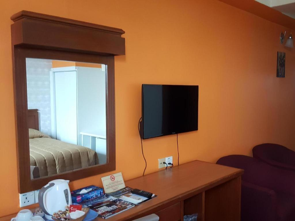 Klang Histana Hotel Buitenkant foto