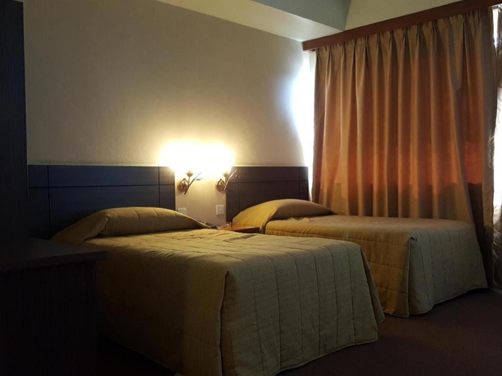 Klang Histana Hotel Buitenkant foto