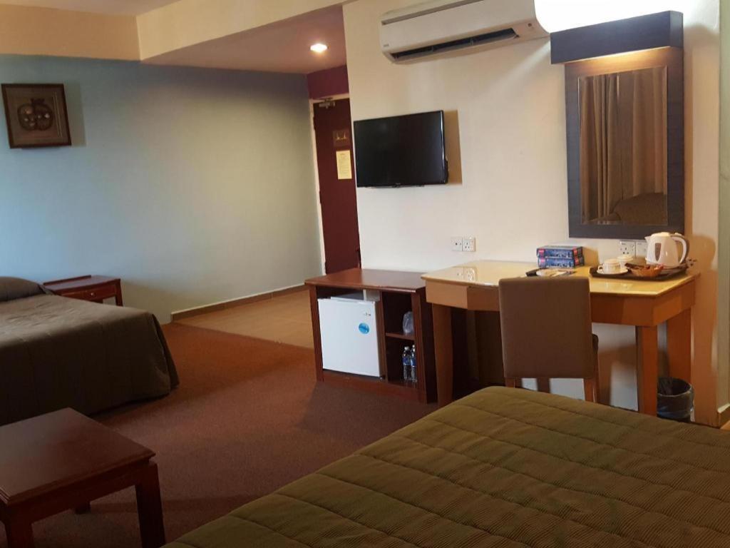Klang Histana Hotel Buitenkant foto