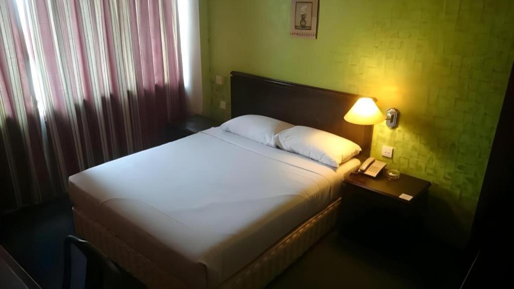 Klang Histana Hotel Buitenkant foto