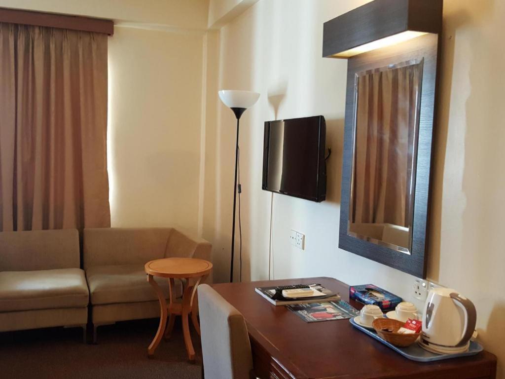 Klang Histana Hotel Buitenkant foto