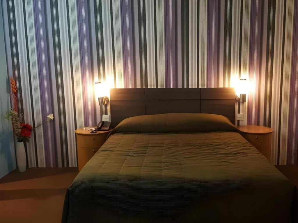 Klang Histana Hotel Buitenkant foto