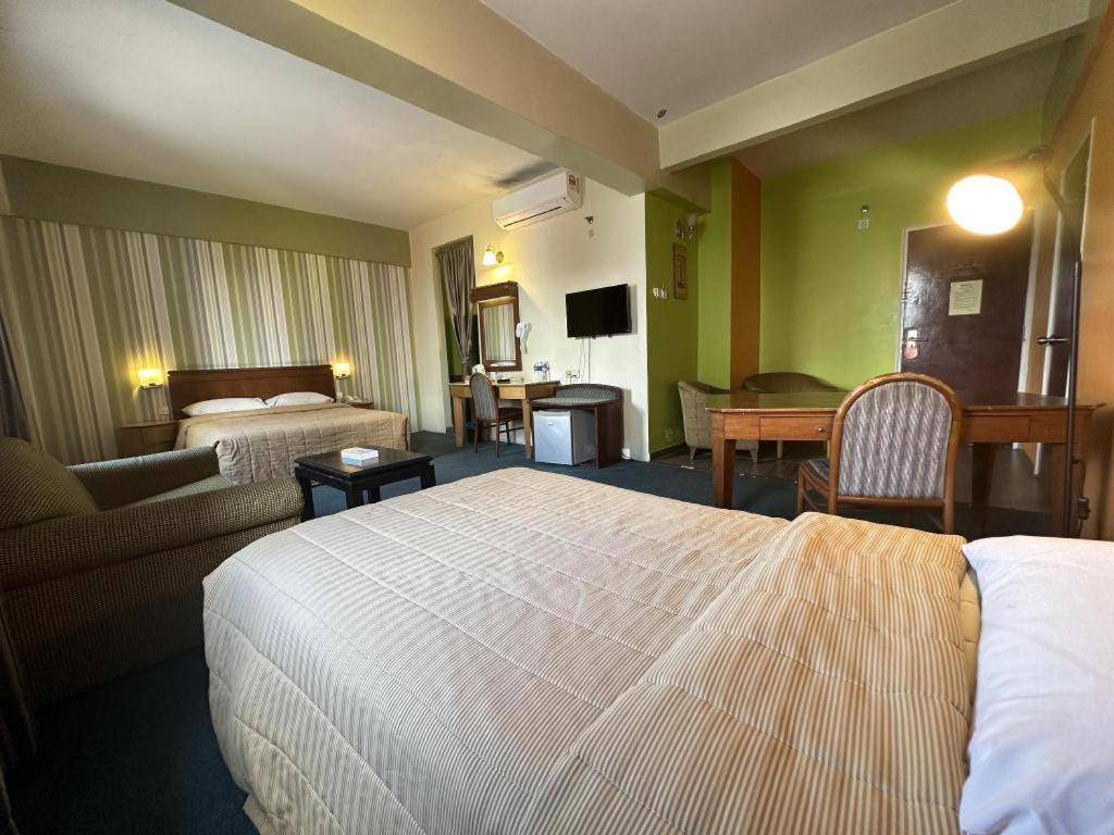 Klang Histana Hotel Buitenkant foto