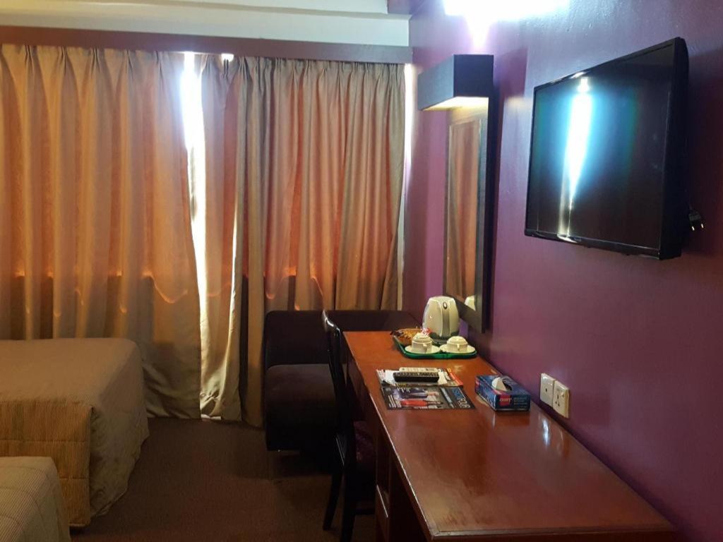 Klang Histana Hotel Buitenkant foto