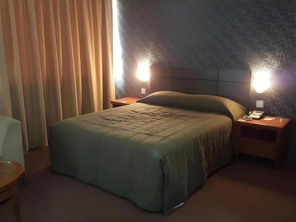 Klang Histana Hotel Buitenkant foto