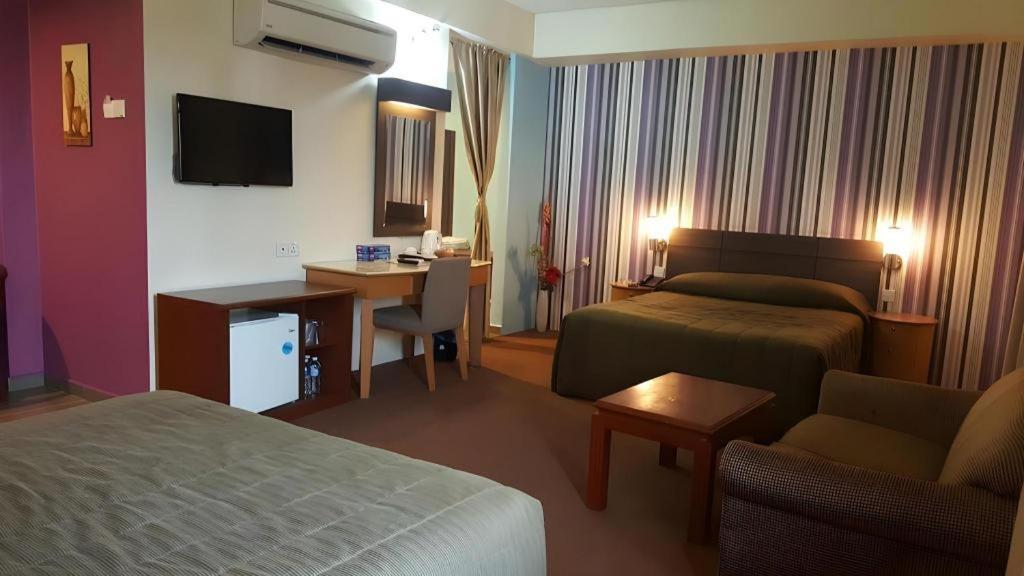 Klang Histana Hotel Buitenkant foto