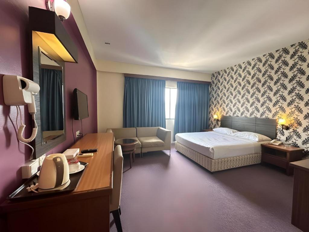 Klang Histana Hotel Buitenkant foto